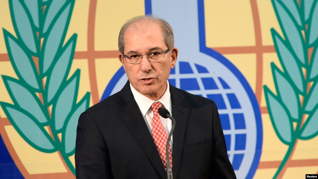 Direktur Jenderal Senjata Kimia (OPCW) Ahmet Uzumcu dalam sebuah jumpa pers di Den Haag (9/10). (Reuters/Toussaint Kluiters/United Photos) 