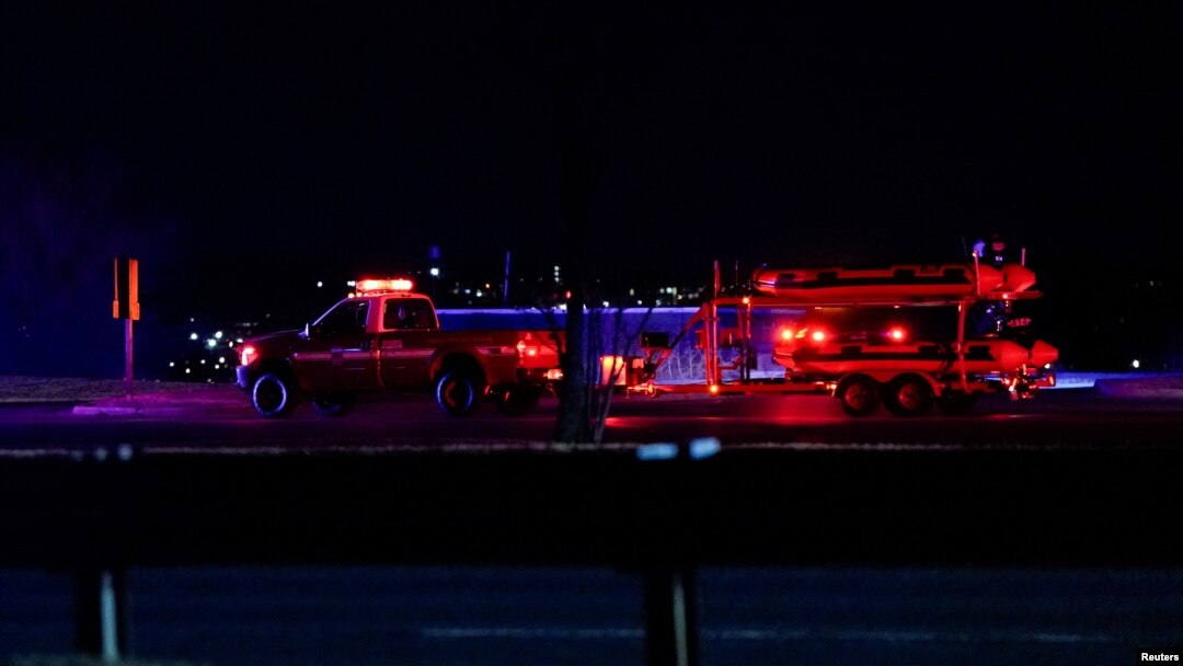 Máy bay phục vụ cho hãng American Airlines rơi xuống sông Potomac gần sân bay Ronald Reagan Washington, 29/1/2025 (REUTERS/Elizabeth Frantz).