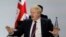 Archivo - El primer ministro británico, Boris Johnson, habla durante la cumbre del G-7 en Biarritz, Francia, el 25 de agosto, de 2019.