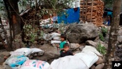 ကချင်စစ်ပွဲကြောင့်ဒုက္ခသည်စခန်းမှာ ခိုလှုံနေတဲ့ ကလေးငယ်များ၊ မတ် ၁၉၊ ၂၀၁၈။ 