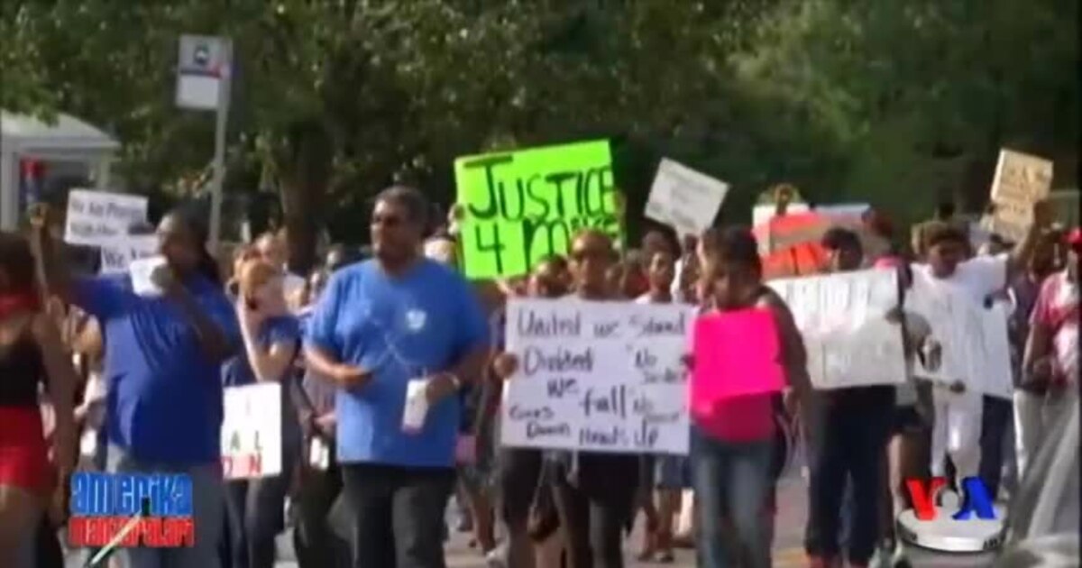 Katta kokraklar va nuqtali koylak Sasha Grey squirt porno