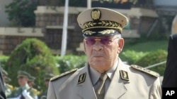 Le chef d’état-major algérien, le général Ahmed Gaïd Salah, assiste à un défilé militaire à Alger, le 1er juillet 2018.