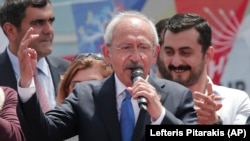 Turkey's main opposition Republican People's Party (CHP) leader Kemal Kilicdaroglu, talks to supporters during his election campaign in Istanbul, Turkey, Sunday, May 24, 2015. 