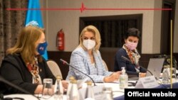 Američka ambasadorka u Crnoj Gori Džudit Rajzing Rajnke i ministarka zdravlja Jelena Borovinić Bojović (Foto: Ministarstvo zdravlja/rtcg.me)