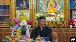 Penpa Tsering, Presiden Administrasi Pusat Tibet yang baru terpilih, di biara Ghadong di Dharmsala, India, Kamis, 27 Mei 2021. (Foto AP / Ashwini Bhatia)