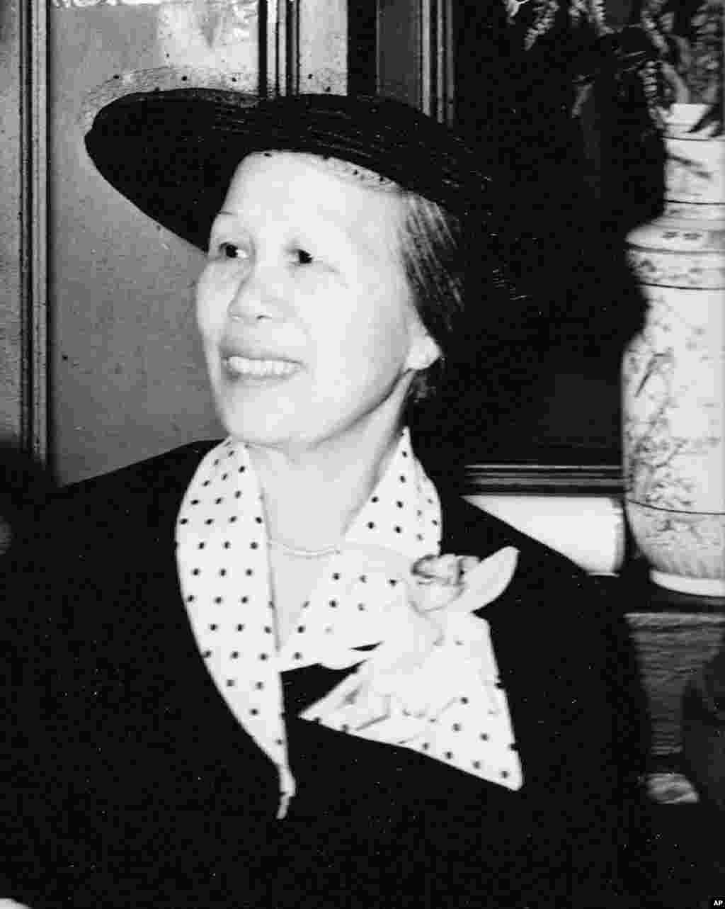 老照片回顾：美国之音中文广播70年