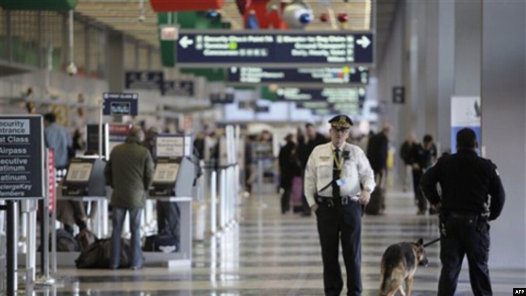 Jamshid Muxtorov Kolorado shtatida yashagan. Turkiyaga ketayotgan paytda Illinois shtatining Chikago xalqaro aeroportida ushlangan.