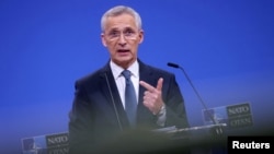 El secretario general de la OTAN, Jens Stoltenberg, asiste a una conferencia de prensa durante una reunión de ministros de defensa de la organización en su sede en Bruselas, Bélgica, el 14 de junio de 2024.