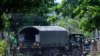 Sebuah kendaraan polisi di Okkalapa Selatan, Yangon, Myanmar, Jumat, 9 April 2021. Tentara di kawasan Sagaing, Myanmar, menghancurkan lebih dari 400 rumah di dua desa yang mereka tuduh  memberi perlindungan bagi kekuatan antijunta. (Foto: AP)
