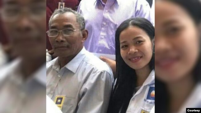លោក អ៊ុំ យ៉េត អតីតក្រុមប្រឹក្សាក្រុងសួង ខេត្តត្បូងឃ្មុំ មកពីគណបក្សសង្រ្គោះជាតិ ដែលត្រូវបានអាជ្ញាធរចាប់ខ្លួនកាលពីថ្ងៃទី២៨ ខែធ្នូ ឆ្នាំ២០២០ និងកូនស្រីរបស់លោក គឺអ្នកនាង យ៉ែម វណ្ណណែត ដែលក៏ត្រូវបានតុលាការកាត់ទោសកំបាំងមុខ ឲ្យជាប់ពន្ធនាគារ៧ឆ្នាំ។ (រូបថតផ្តល់ឲ្យ)