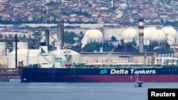 Kapal tanker berbendera Yunani, Sounion, ketika berlabuh di Yarimca, Teluk Izmit, di timur Istanbul, Turki, 31 Mei 2024. (Foto: Yoruk Isik/Reuters)