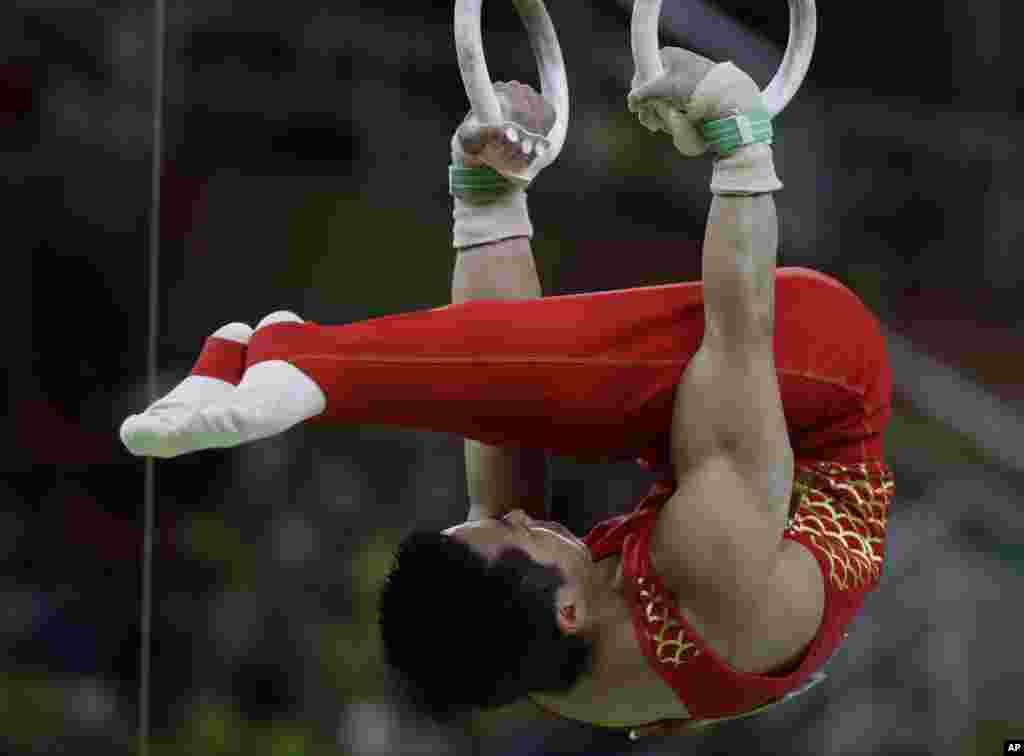 چین 15 گولڈ میڈل کے ساتھ اولمپکس کی دوڑ میں تیسرے نمبر پر ہے۔