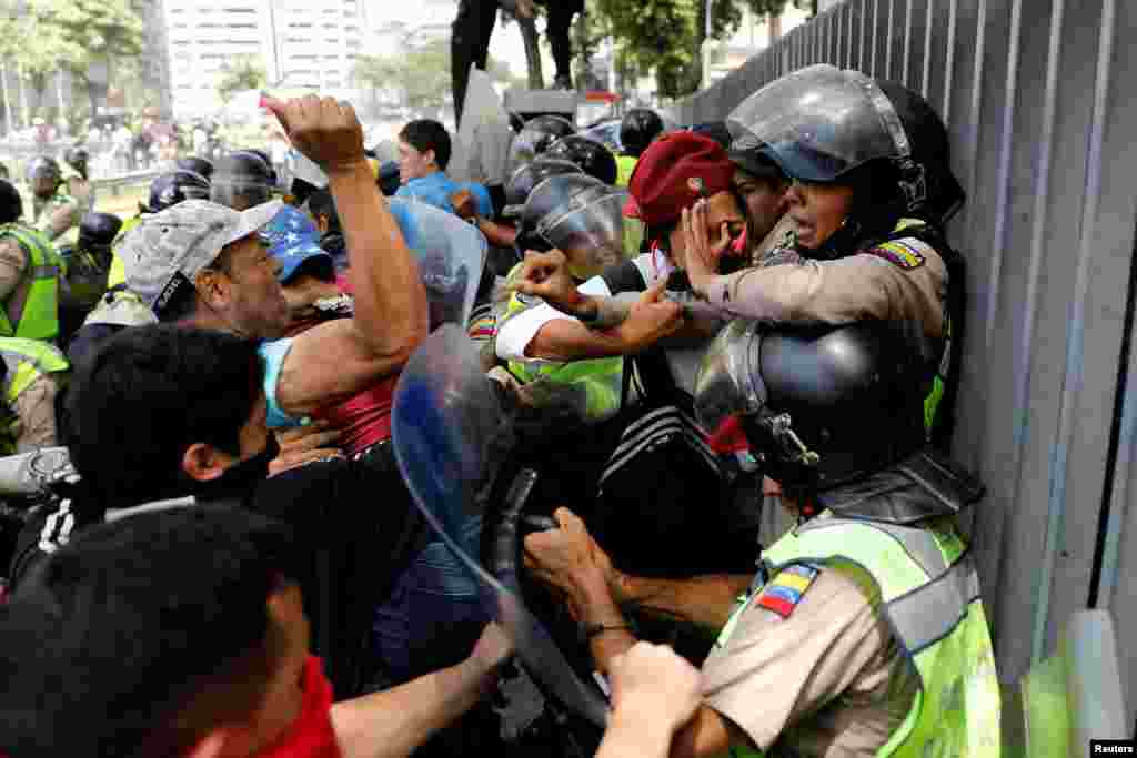 Demonstrators fight with security forces during an opposition rally in Caracas, Venezuela, April 4, 2017.