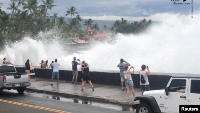 Kona unfazed by approaching storm - West Hawaii Today