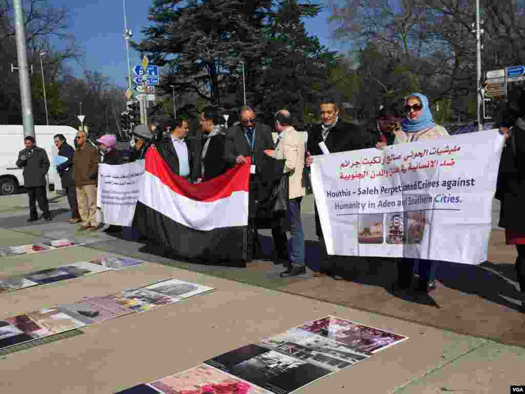تجمع گروهی از فعالان مدنی عرب در محکومیت کشتار شهروندان یمنی به دست شبه نظامیان حوثی