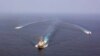 美军舰红海遭未遂导弹袭击 美国威胁报复