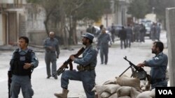 Polisye nan afganistan (foto REUTERS/Omar Sobhani )