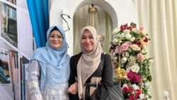 Dua perempuan penyintas tsunami Aceh yakni Delisa Fitri Rahmadani (kanan) dan Hafnidar A.Rani (kiri). (Courtesy: Instagram @hafnidar_arani)