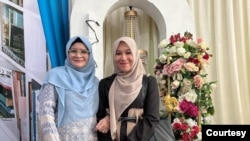 Dua perempuan penyintas tsunami Aceh yakni Delisa Fitri Rahmadani (kanan) dan Hafnidar A.Rani (kiri). (Courtesy: Instagram @hafnidar_arani)