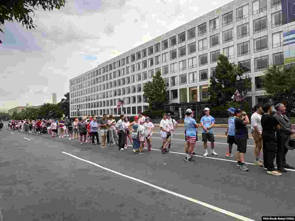 Şahîyên Girseyî li Washington DC bi Boneya 250 Salîya Serxwebûna Amerîkayê