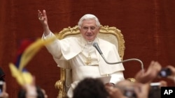 Pope Benedict XVI waves to faithful during a general audience in the courtyard of his summer residence at Castelgandolfo, in the outskirts of Rome, August 10, 2011