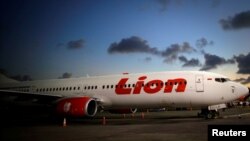 Pesawat Lion Air di bandara Ngurah Rai, Denpasar (foto: dok). Lion Air memilih tidak berkomentar soal kemungkinan masuknya maskapai asing untuk melayani rute domestik di Indonesia.