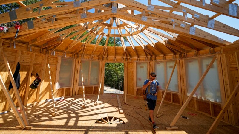 Some Houses Being Built to Resist Hurricanes and Cut Emissions
