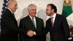 U.S. Secretary of State Rex Tillerson, center, smiles as Mexico's Foreign Relations Secretary Luis Videgaray, right, shakes hands with U.S. Homeland Security Secretary John Kelly at the Foreign Affairs Ministry in Mexico City, Feb. 23, 2017.