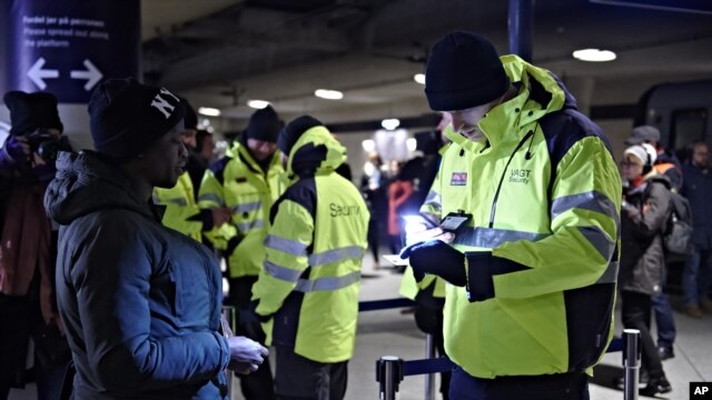 Este lunes, Suecia impuso nuevas restricciones, indicando que personas que ingresan desde Dinamarca tendrán que mostrar una identificación con fotografía.