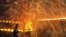 2012年12月4日中国辽宁省大连市一家钢铁厂的一名工作的工人