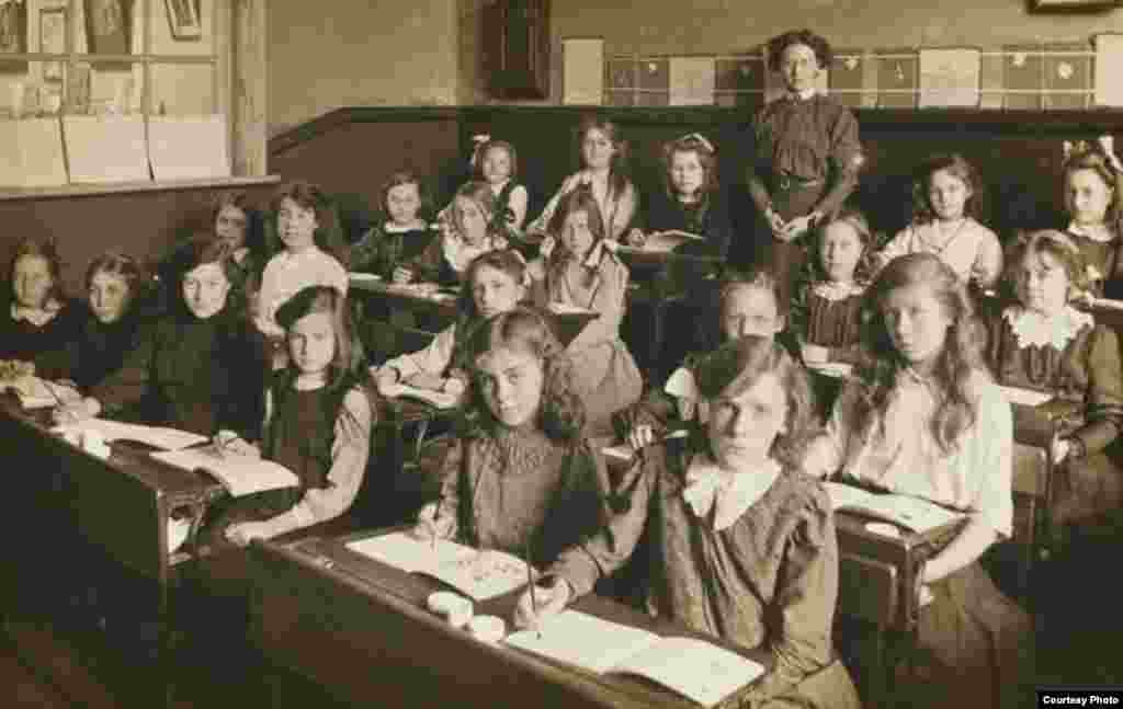 Schoolgirls posed stoically in Miss Bowls&#39; class in a local school, circa 1905. (Photo courtesy Lindfield House Museum)