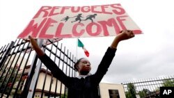 La gran controversia es si los niños tienen derecho a solicitar asilo o refugio porque en su mayoría vienen huyendo de la violencia extrema y los traficantes. Algunas jurisdicciones se oponen a recibir a los niños migrantes.