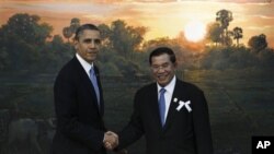 U.S. President Barack Obama, left, poses with Cambodia's Prime Minister Hun Sen