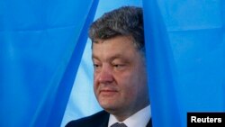 "El plan de paz comienza con mi orden de alto el fuego unilateral", dijo Poroshenko. 