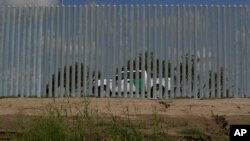 Antes de marzo, los niños centroamericanos que ingresaban a EE.UU. solos normalmente eran enviados a instalaciones supervisadas por el Departamento de Salud y Servicios Humanos (HHS, en inglés).[Foto: AP]