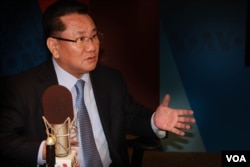 Former North Korean official Ri Jong Ho speaks to VOA's Korean Service.