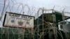 Cổng trước của Trại Delta tại nhà tù Guantanamo ở Cuba. 