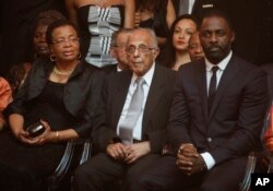 Graça Machel, Ahmed Kathrada, e o actor Idris Elba