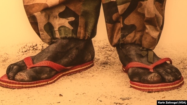 A White Army soldier in South Sudan who fights in flip-flops.The image is part of US photographer Tim Freccia's "Life and Death" series on South Sudan