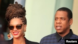 US pop star Beyonce (L) and her husband, rapper Jay-Z, are seen in front of their hotel in Havana April 4, 2013.