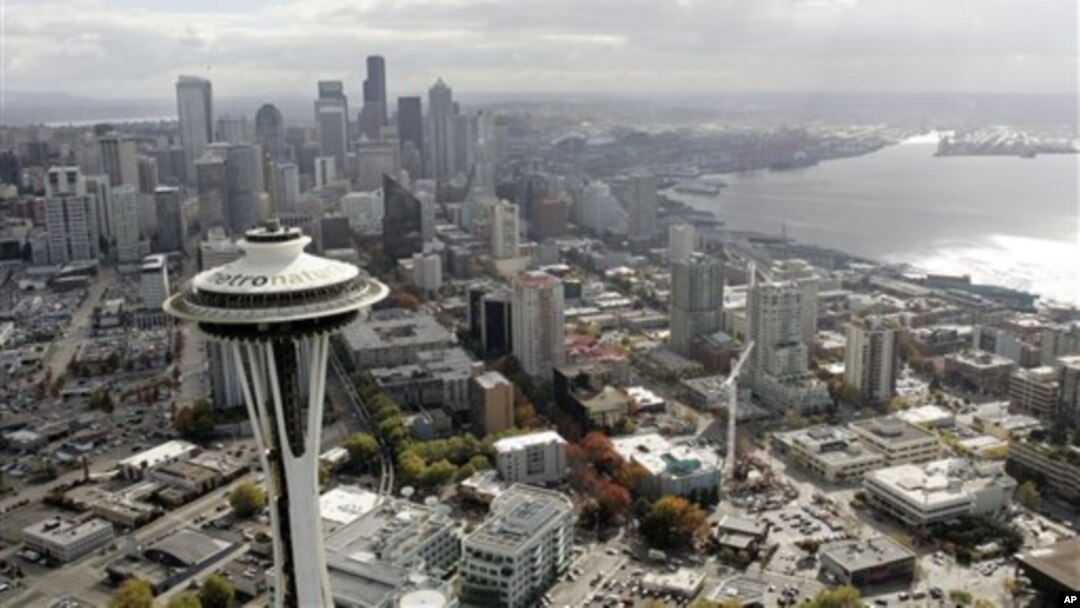 Seattle bukan hanya dijuluki "kota jarum antariksa" dan "kota hujan," tetapi juga "kota jam" karena banyaknya jam-jam di jalan-jalan kota itu (foto: dok). 