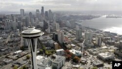 Seattle bukan hanya dijuluki "kota jarum antariksa" dan "kota hujan," tetapi juga "kota jam" karena banyaknya jam-jam di jalan-jalan kota itu (foto: dok). 