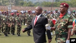 Pierre Nkurunziza, président du Burundi, lors du défilé miliatire le 1er juillet 2015 (AP Photo/Berthier Mugiran