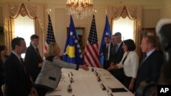 Državna tajnica Clinton s kosovskom predsjednicom i premijerom u New Yorku 19. rujna 2011.