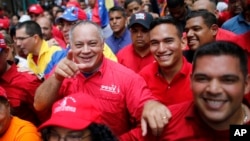 El vicepresidente de Venezuela, Diosdado Cabello dijo que cambiaría de nombre a "El Nacional" a "Wall Street Furrial", "The Furrial Times" o "The Furrial Herald". 