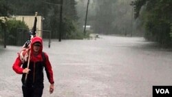 El Centro Cívico de Port Arhtur, en Texas, se inundó después que la tormenta tropical Harvey tocara tierra por segunda vez en el estado. El centro era usado como refugio para evacuados. 