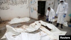 Para korban tewas akibat serangan udara Saudi terhadap sebuah penjara Houthi di Dhamar, Yaman (2/9). 