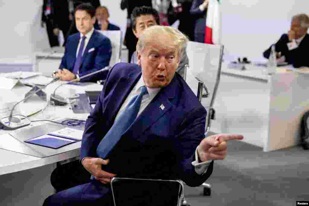 امریکہ کے صدر ڈونلڈ ٹرمپ ایسے وقت میں اجلاس میں شریک ہیں جب حال ہی میں انہوں نے چینی مصنوعات پر مزید ٹیکس لگانے کا اعلان کیا ہے۔