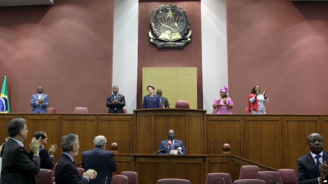 Sessão da Assembleia Nacional de Angola dedicada a presidente brasileira Dilma Roussef (Imagem de arquivo)