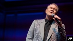 FILE - American Music Legend Glen Campbell performs at the Alzheimer’s Association Evening with Glenn Campbell at the Library of Congress on Capitol Hill in Washington, May 16, 2012. 